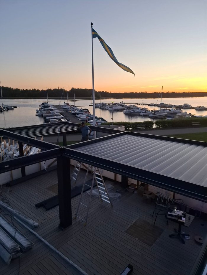 Pergola du restaurant de port au coucher du soleil, Bolmstad Hamn
